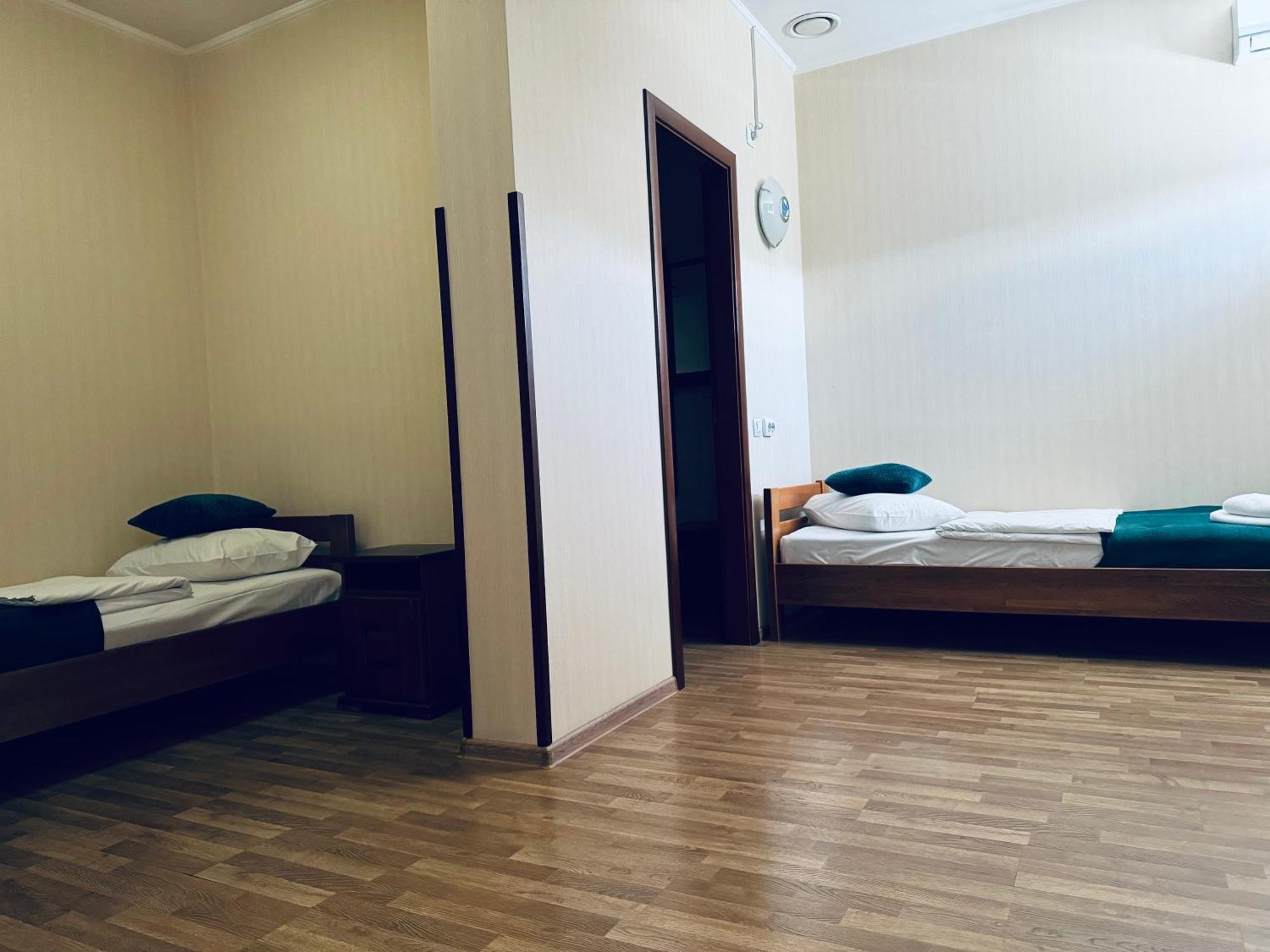 Etna Hotel Lviv Exterior photo