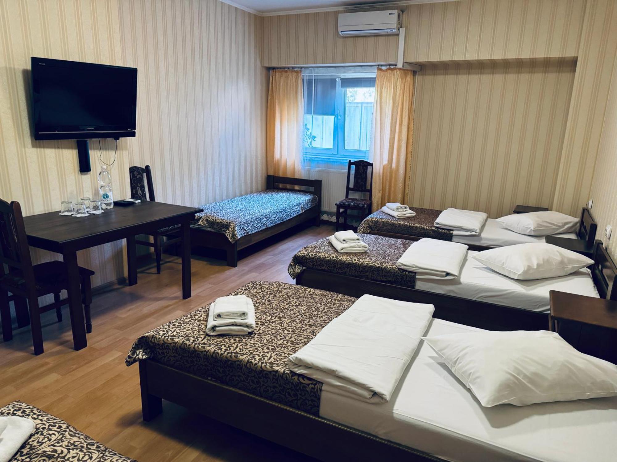 Etna Hotel Lviv Exterior photo