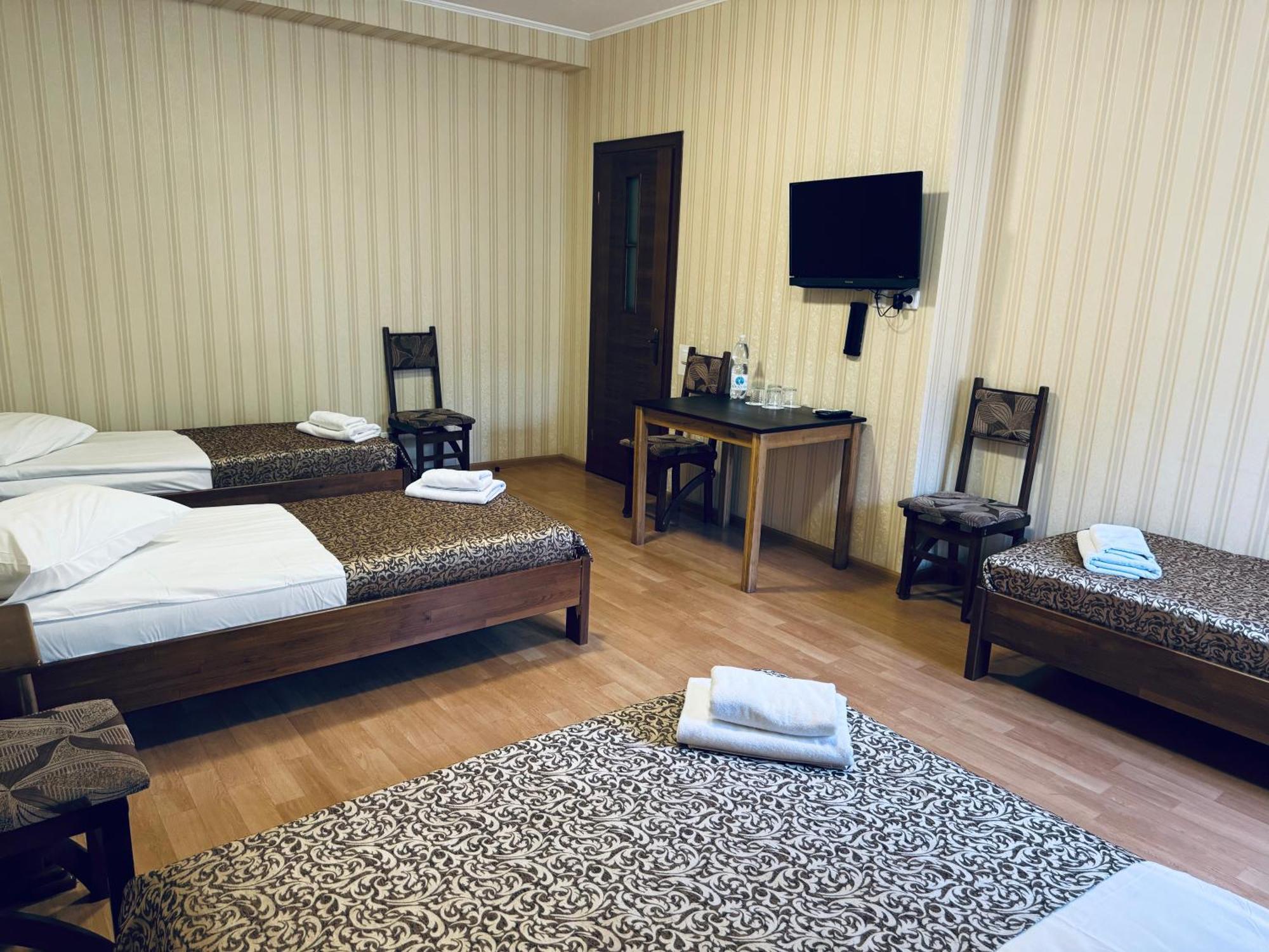 Etna Hotel Lviv Exterior photo
