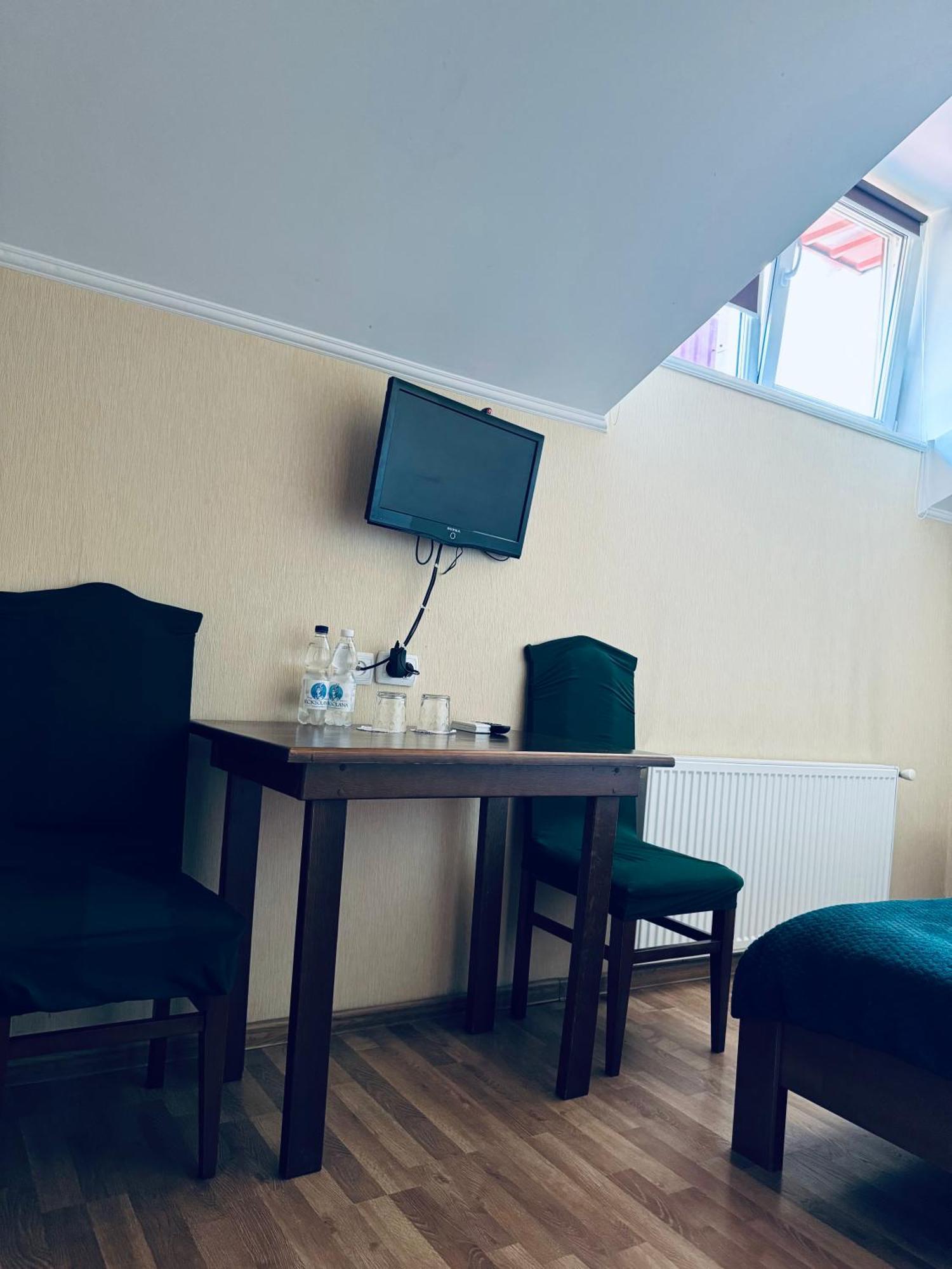 Etna Hotel Lviv Exterior photo